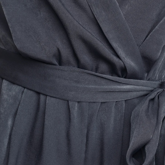 Lulu’s satin jumpsuit - Picture 5 of 10